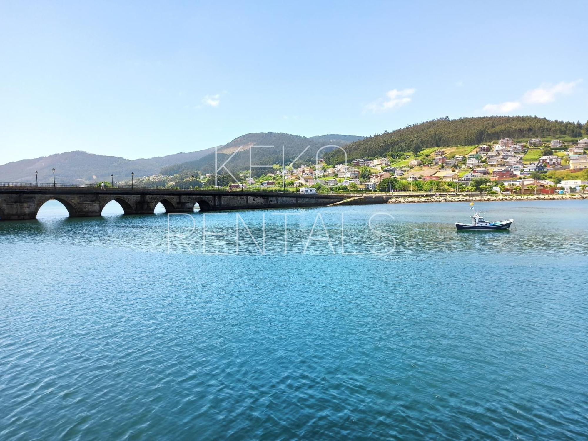Yellow House Viveiro Exteriér fotografie